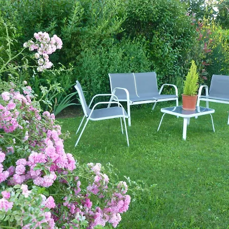 Les Hirondelles Du Paradis 6 Rue Des Oiseaux 住宿加早餐酒店