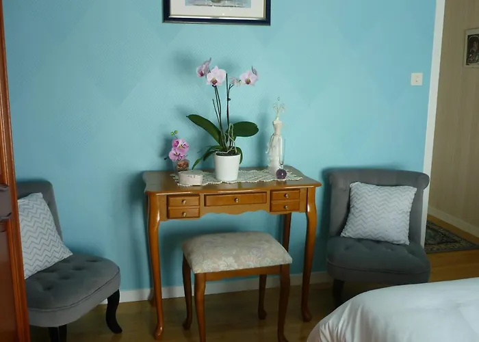 Les Hirondelles Du Paradis 6 Rue Des Oiseaux Bed & Breakfast Beaulieu-sur-Sonnette